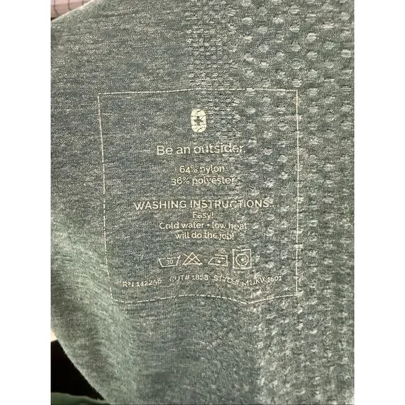 Figs Women’s Seamless Long Sleeve Shirt Large Light Teal - Picture 5 of 5